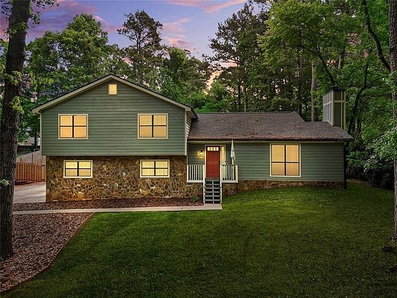 3rd image of 3687 Foxwood Rd