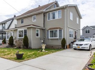 12 E Carpenter St, Valley Stream, NY 11580