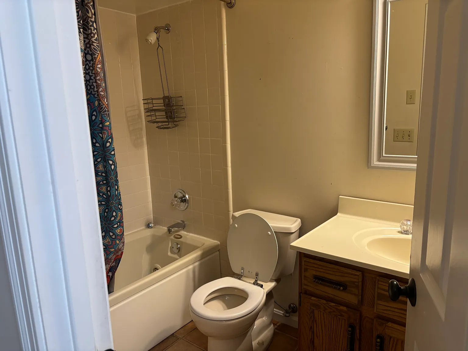 3 bed, 2400 sqft, $2,400 — Photo 2