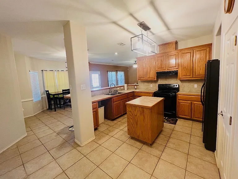 2822 Regency — Photo 11