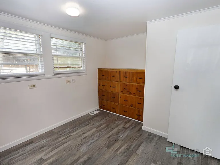Charming Multi-Unit Living in Prime Northeast Salem Location — Photo 13