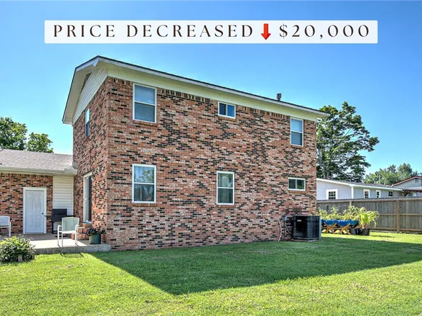 608 N 10th St, Rogers, AR 72756