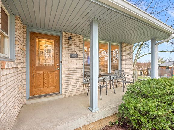 5th image of 100 Cloverdale Ct