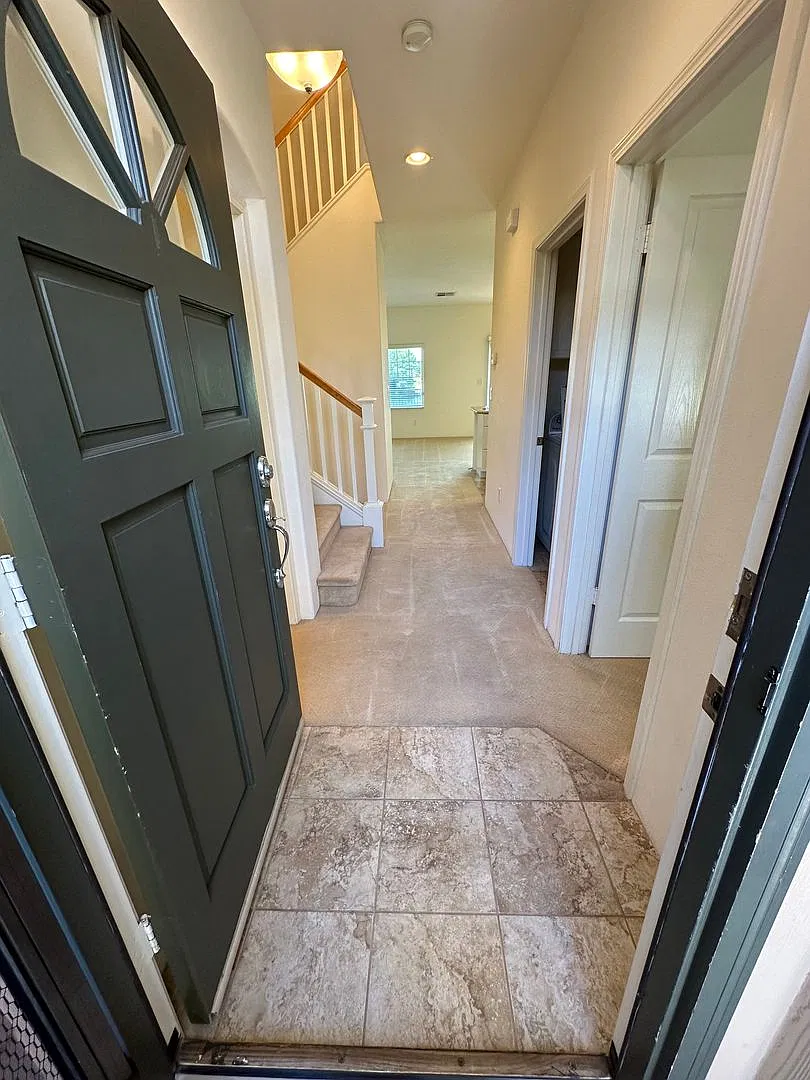 Spacious 3 Bd/3 Ba Townhome In Ocean Pointe! — Photo 4