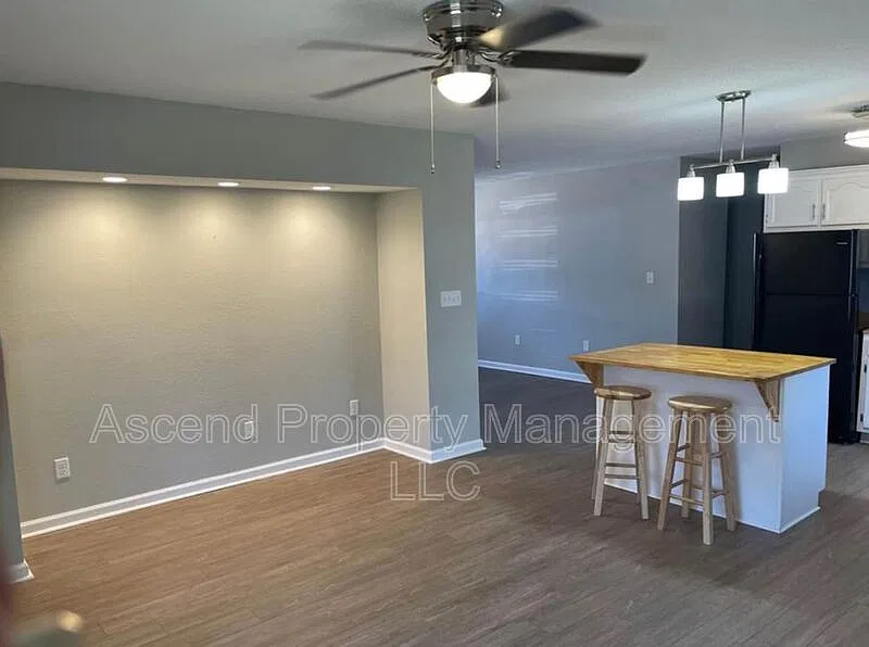 5 bed, 2.0 bath, 1572 sqft, $1,775 — Photo 4