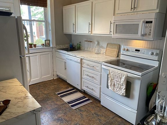2nd image of 4211 Botanical Ave #1W