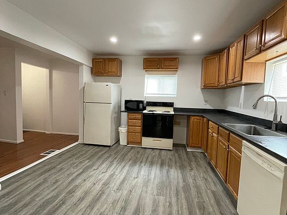 4th image of 909 Jefferson St