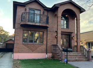 6968 229th St, Oakland Gardens, NY 11364