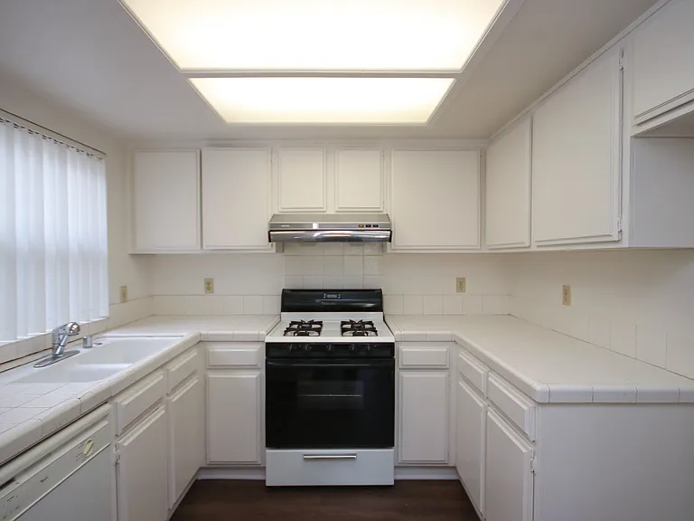 416 N Bushnell Ave #F — Photo 8