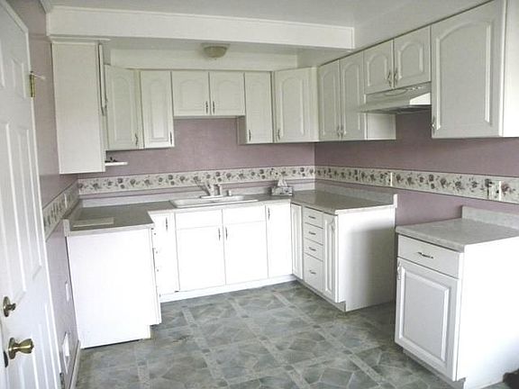 2nd image of 2220 Kinsington St