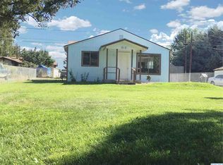 910 W 4th St, Grandview, WA 98930