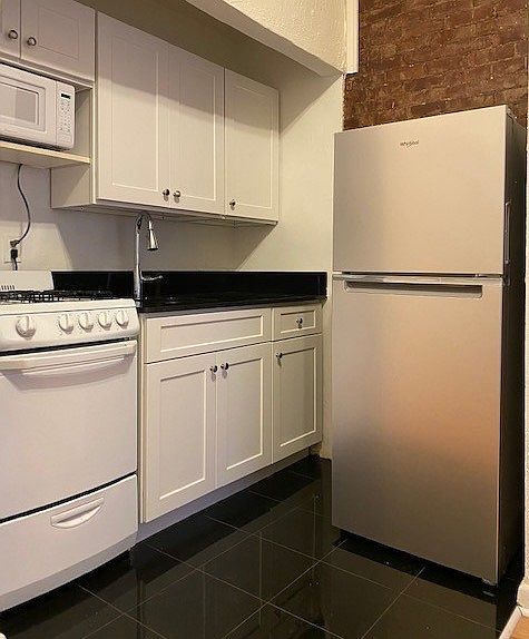2nd image of 242 W 4th St APT 1A