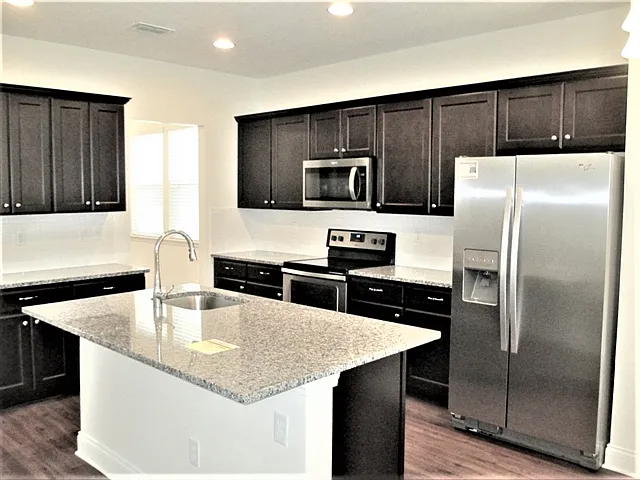 5 bed, 3.0 bath, 2365 sqft, $2,575 — Photo 3