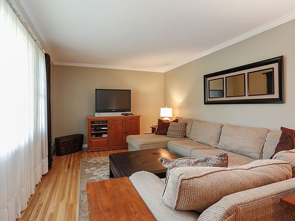3rd image of 841 Heritage Ct