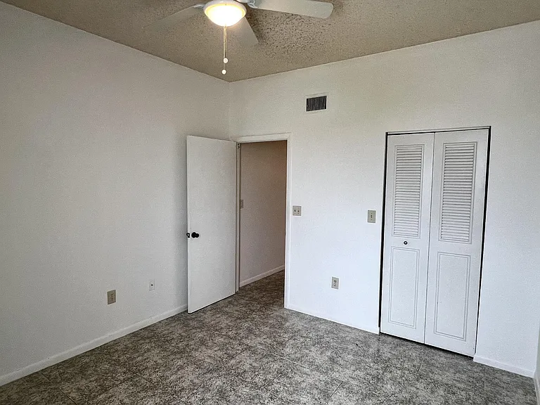 108 Half Moon Cir #B3 — Photo 19
