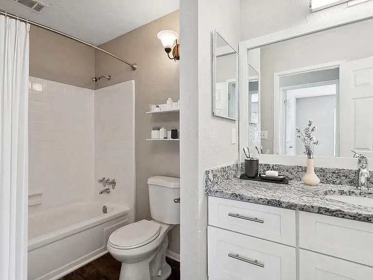 2311 Dunwoody Xing — Photo 18
