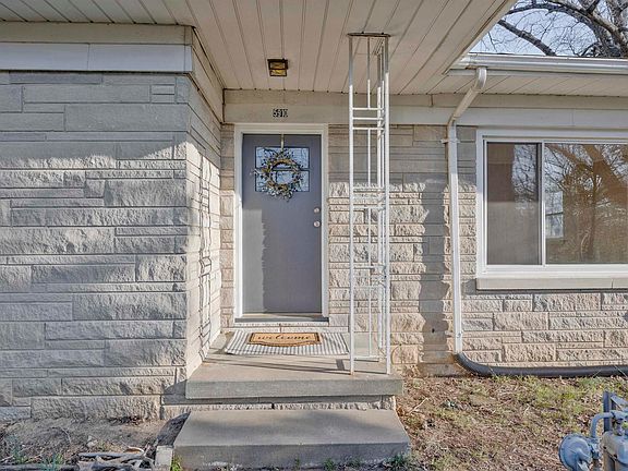 2nd image of 5910 Newburgh Rd