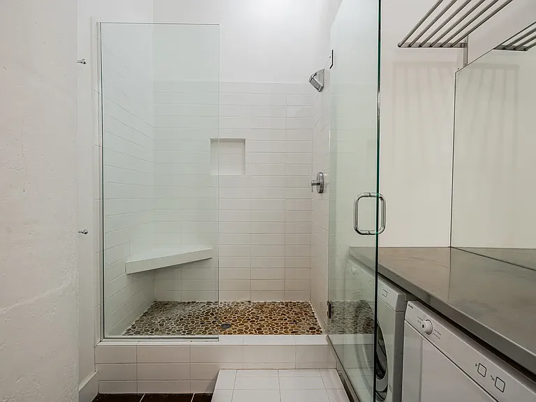 1314 NW Irving St #202 — Photo 12