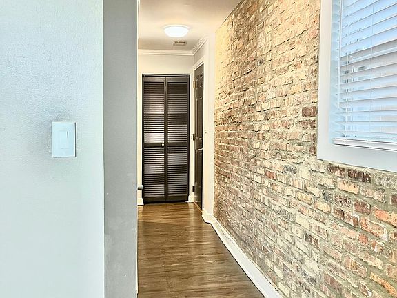 3rd image of 124 E 49th St #305