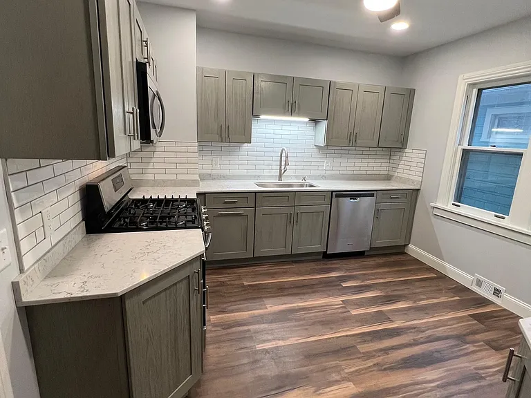 10 Traymore St #UPPER — Photo 4