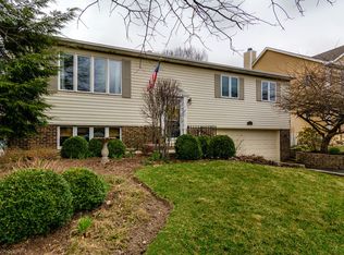 5501 Oakwood Dr, Oakwood Hills, IL 60013