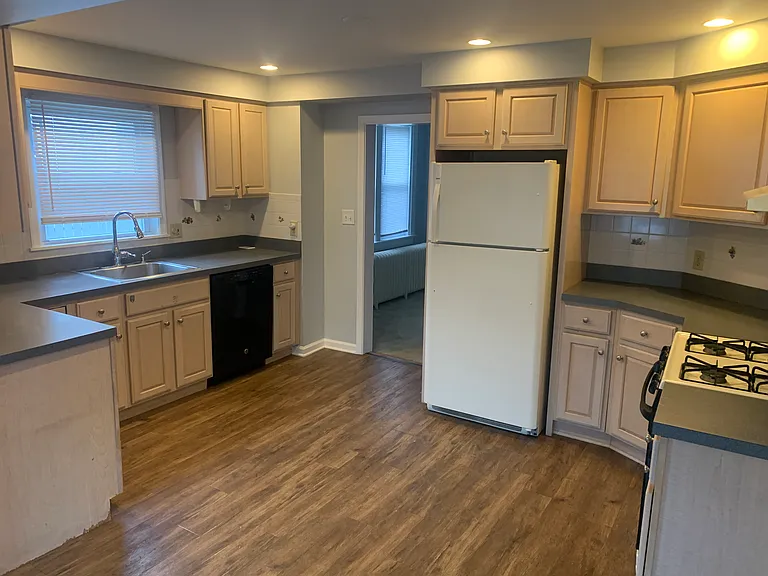 328 E King Street — Photo 22