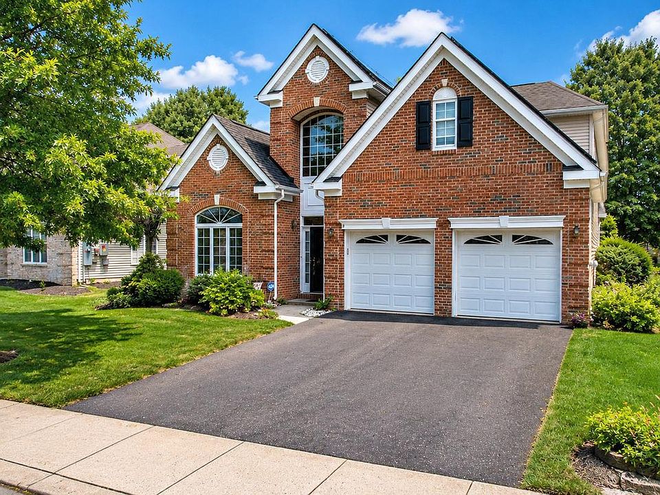 1st image of 8 Lewis Dr