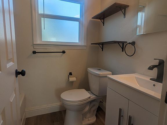 5th image of 167 S 6th St APT 4