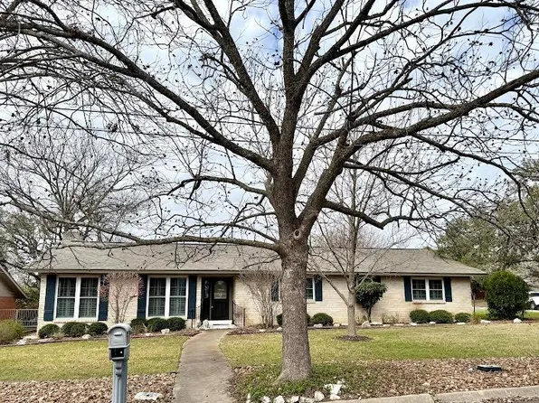 608 Overhill Dr, Kerrville, TX 78028