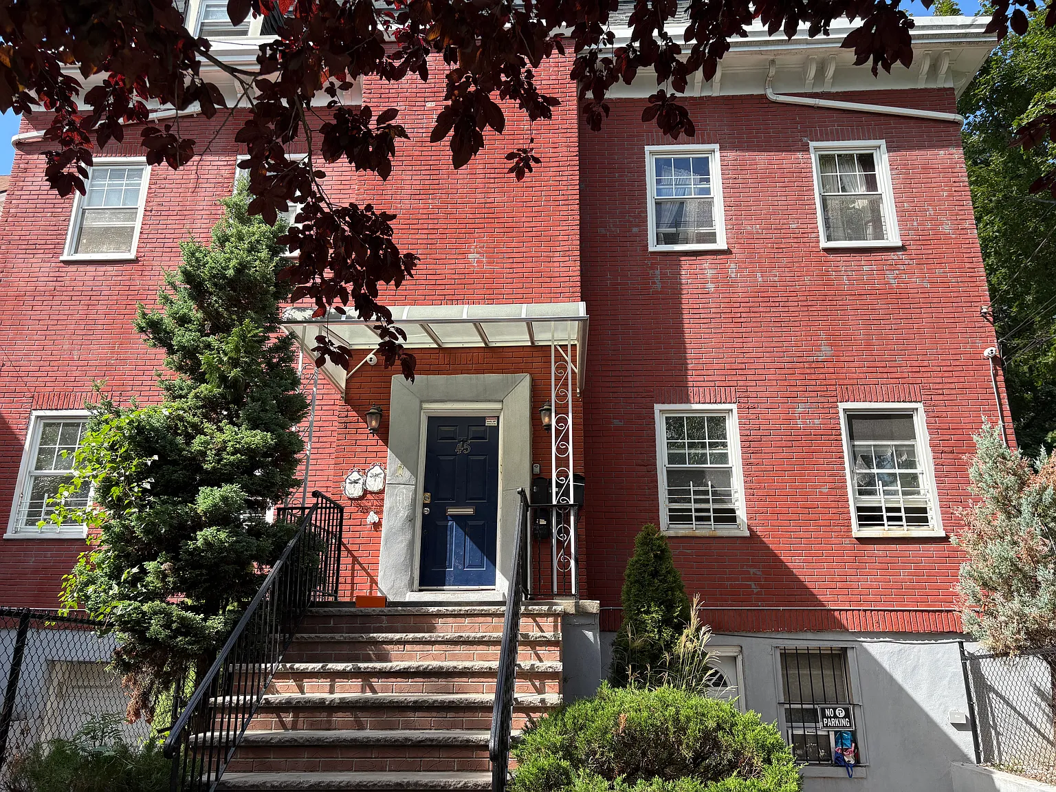 3 bed, 700 sqft, $3,600 — Photo 1