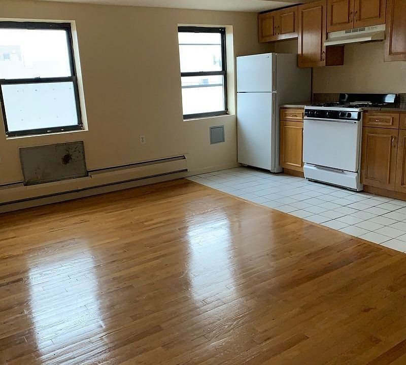 2nd image of 31-03 Newtown Ave
