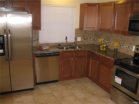 3rd image of 6711 Blossom View Dr