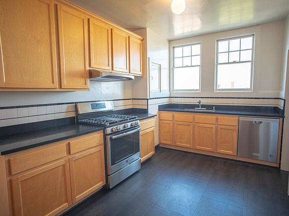4th image of 2960 Divisadero St APT 4