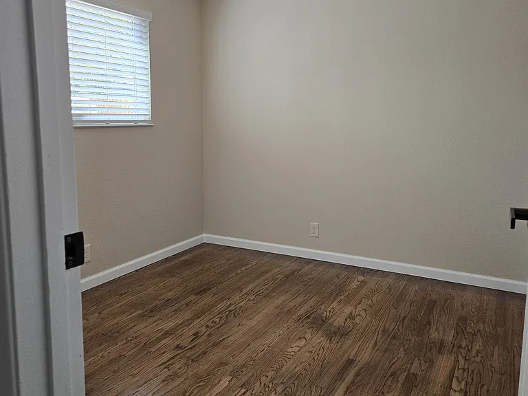 Alford Dr — Photo 15