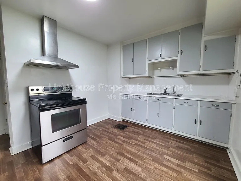 1387 Hurd Ave — Photo 5