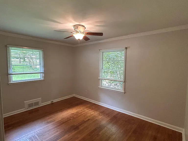 633 Clairmont Cir — Photo 11