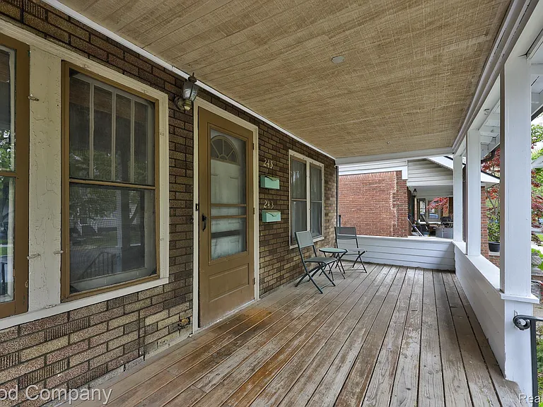 243 W Webster St — Photo 2