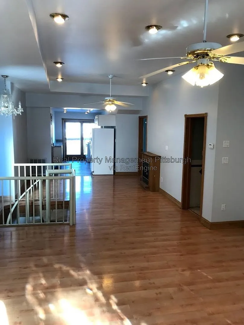 3 bed, 2.0 bath, 1350 sqft, $2,100 — Photo 3
