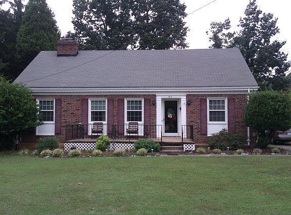 2nd image of 913 Jefferson Cir