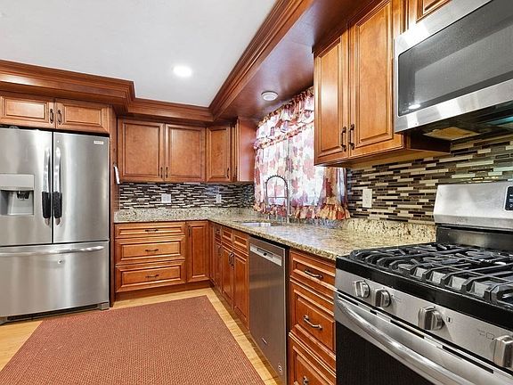 5th image of 71 Dwinell Rd
