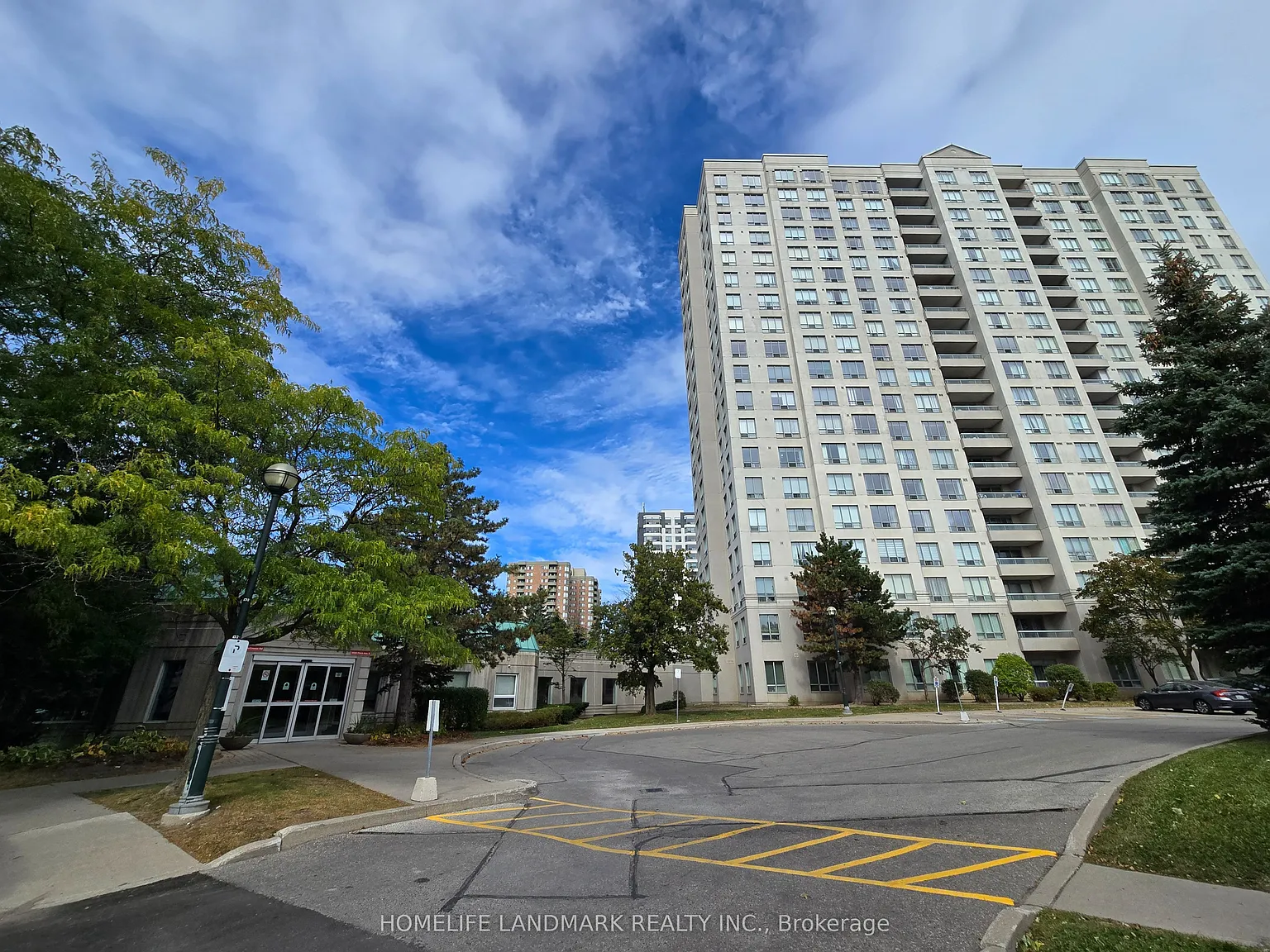 Windsor I — Photo 1