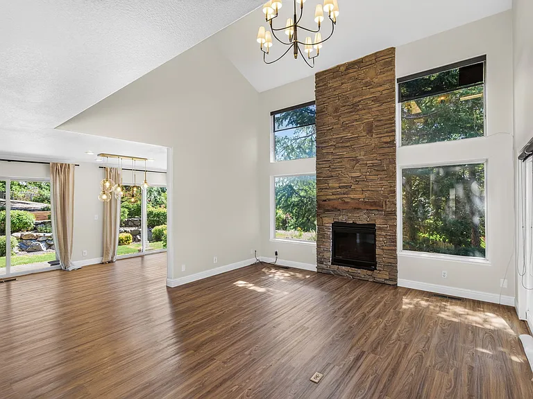 2213 Ridgeview Dr — Photo 4