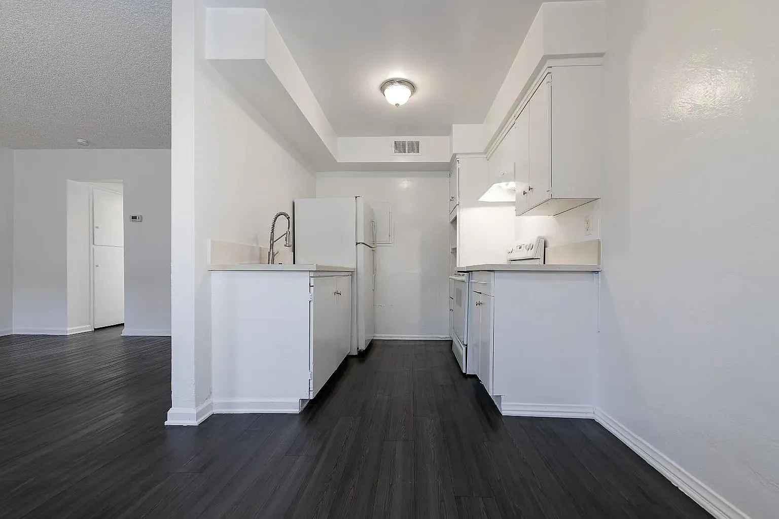 2616 Sherwood St — Photo 4