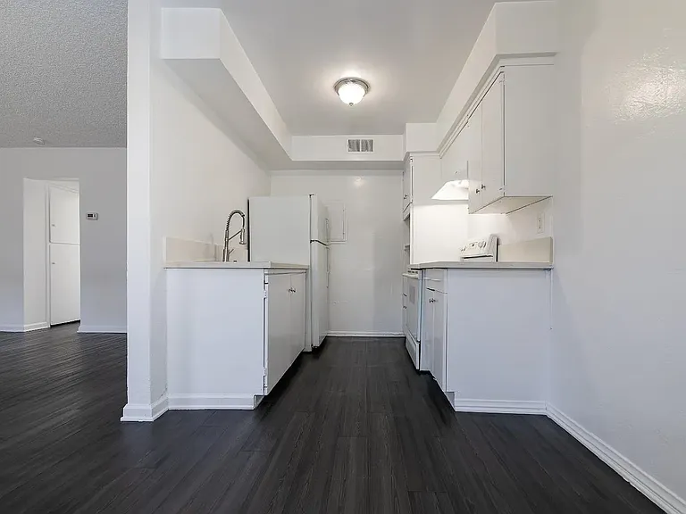 2616 Sherwood St #17 — Photo 4