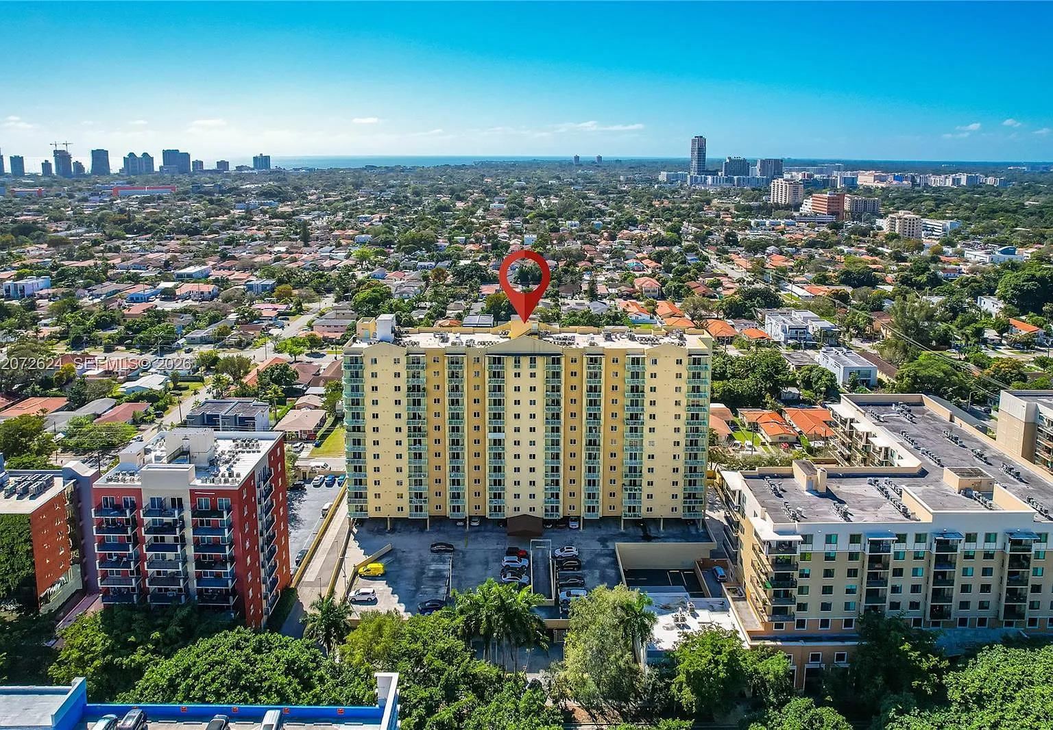Coral Plaza — Photo 2