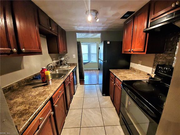 3rd image of 3227 Scarborough Way