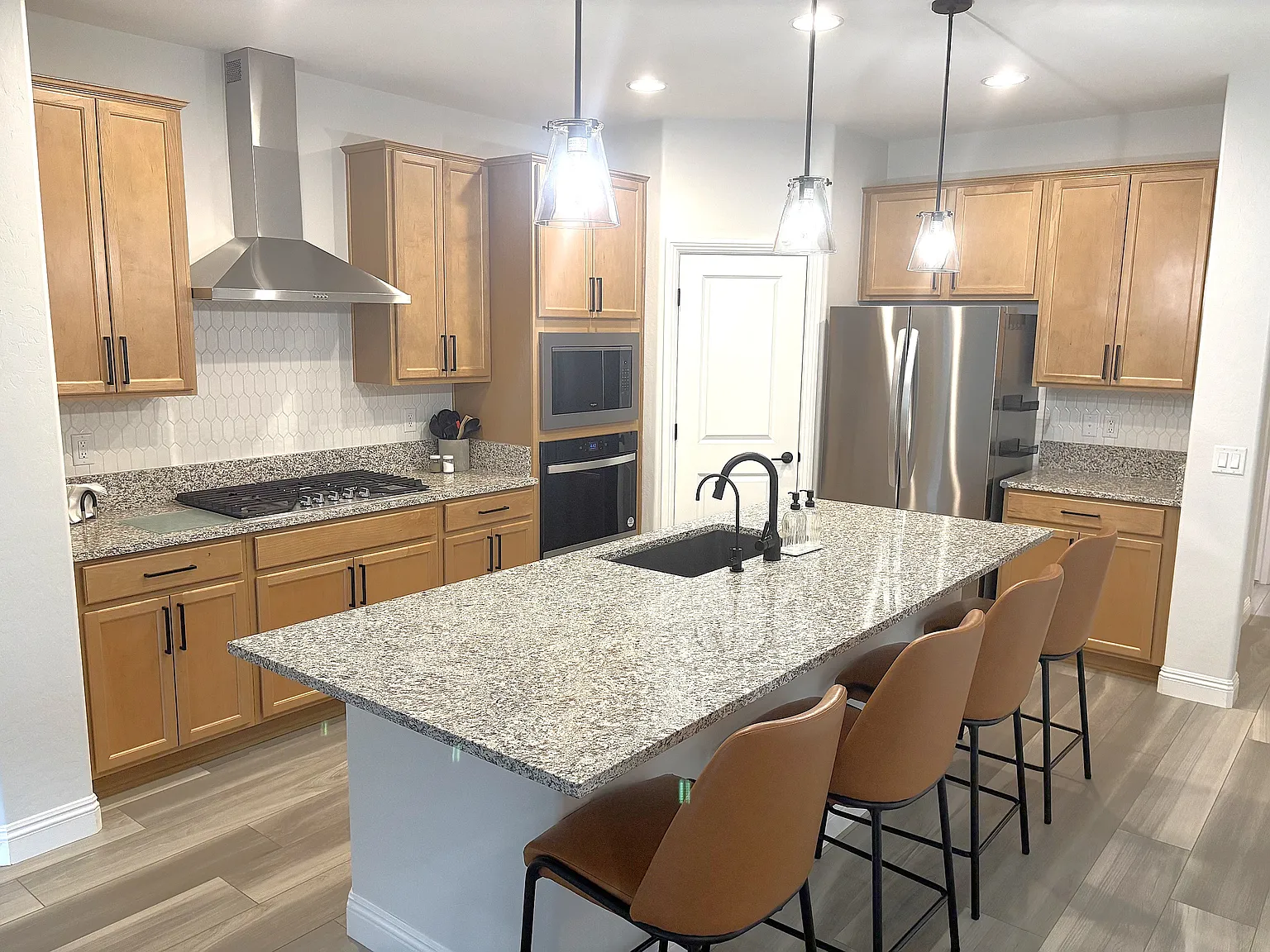 2 bed, 1890 sqft, $2,280 — Photo 2