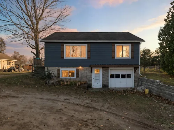 379 W Main St, Pinckney, MI 48169