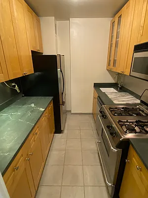 Rented by Akam Sales and Brokerage | media 4