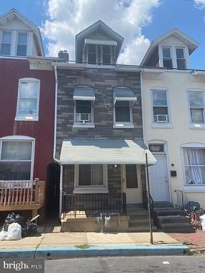 1st image of 944 Moss St